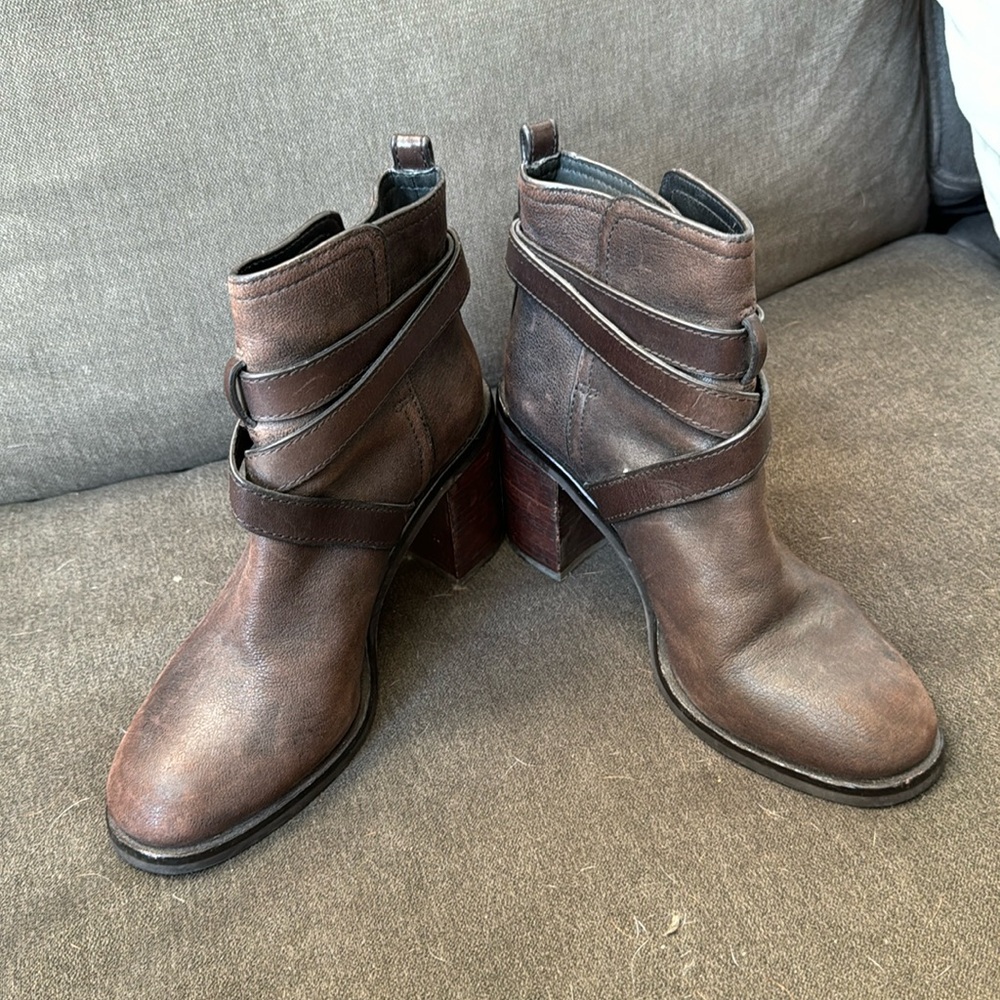 Tory Burch Brown Leather Booties sz 7M